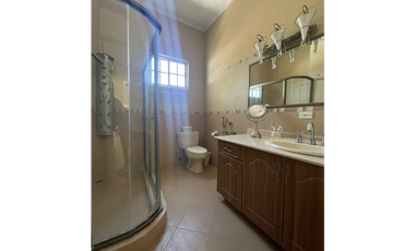 Venta de casa en Las Cumbres remodelada