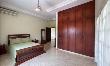 Venta de casa en Las Cumbres remodelada