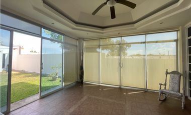 Venta de casa en Las Cumbres remodelada