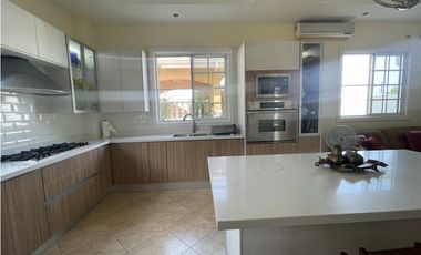 Venta de casa en Las Cumbres remodelada
