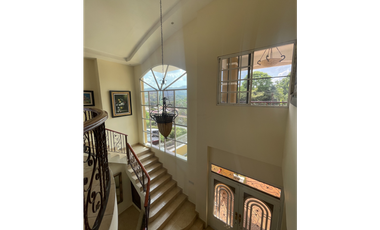 Venta de casa en Las Cumbres remodelada