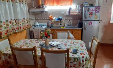 Excelente vivienda sobre avenida en Ingeniero Allan, Varela