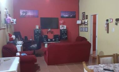 Excelente vivienda sobre avenida en Ingeniero Allan, Varela