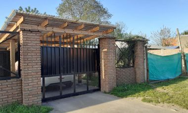 Excelente vivienda sobre avenida en Ingeniero Allan, Varela