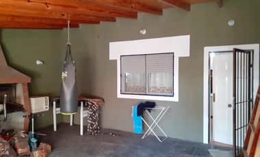 Excelente vivienda sobre avenida en Ingeniero Allan, Varela