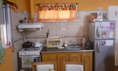 Excelente vivienda sobre avenida en Ingeniero Allan, Varela