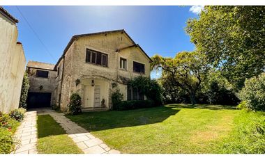 Chalet siete ambientes. Alvear 2700. Mar del Plata. Venta.