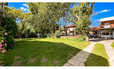 Chalet siete ambientes. Alvear 2700. Mar del Plata. Venta.