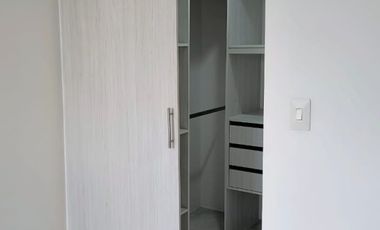 apartamento en arriendo en prados del este. Cod A3467