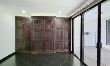 DIJUAL RUMAH CANTIK dgn TAMAN at Jl KEMANG DALAM, JAKSEL