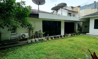 DIJUAL RUMAH CANTIK dgn TAMAN at Jl KEMANG DALAM, JAKSEL