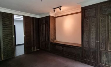 DIJUAL RUMAH CANTIK dgn TAMAN at Jl KEMANG DALAM, JAKSEL
