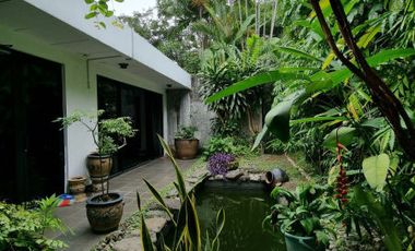 DIJUAL RUMAH CANTIK dgn TAMAN at Jl KEMANG DALAM, JAKSEL