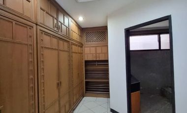 DIJUAL RUMAH CANTIK dgn TAMAN at Jl KEMANG DALAM, JAKSEL