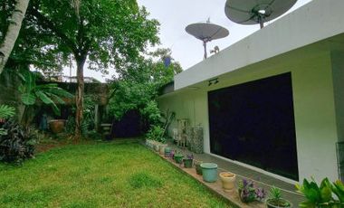 DIJUAL RUMAH CANTIK dgn TAMAN at Jl KEMANG DALAM, JAKSEL