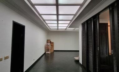 DIJUAL RUMAH CANTIK dgn TAMAN at Jl KEMANG DALAM, JAKSEL