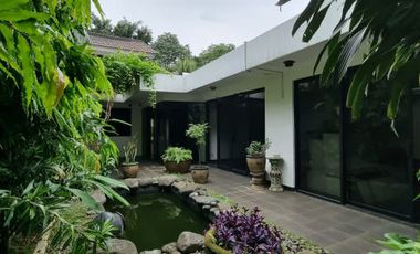 DIJUAL RUMAH CANTIK dgn TAMAN at Jl KEMANG DALAM, JAKSEL