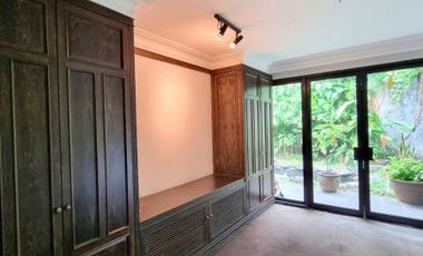 DIJUAL RUMAH CANTIK dgn TAMAN at Jl KEMANG DALAM, JAKSEL