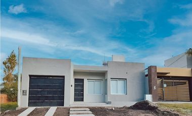 HERMOSA CASA A ESTRENAR ZONA SEMINARIO