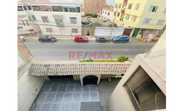 Ate Amplia Casa 280 M2. 5 Habitaciones. 4 Baños. Ubicacion Estrategica.