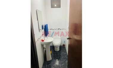 Ate Amplia Casa 280 M2. 5 Habitaciones. 4 Baños. Ubicacion Estrategica.