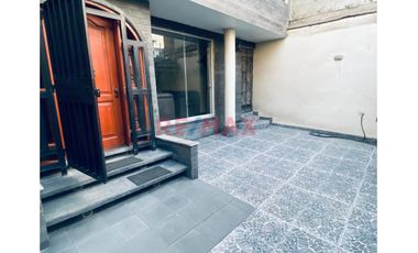 Ate Amplia Casa 280 M2. 5 Habitaciones. 4 Baños. Ubicacion Estrategica.