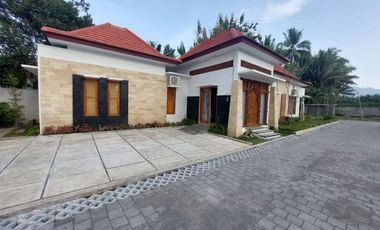 VILLA MEWAH RECOMENDED KAWASAN PARA ARTIS FULL FURNISHED DEKAT CANDI BOROBUDUR