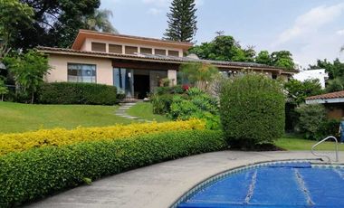 SE VENDE hermosa casa en condominio de 4 casa en zona dorada de Cuernavaca