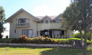 ALAMO COUNTRY CLUB: FINA RESIDENCIA CON DETALLES DE GRAN LUJO. EN CELAYA, GTO.