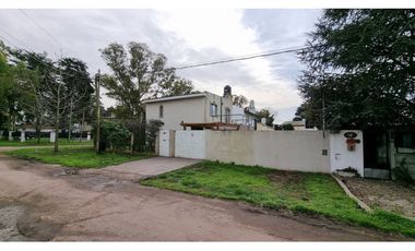 Casa de 3 ambientes con piscina. Barrio Las Margaritas.