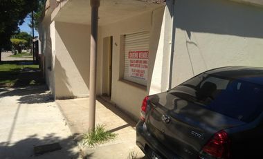 CIUDAD DE   CORRAL DE BUSTOS PCIA DE CORDOBA. DUEÑO VENDE CASA DE TRES 3 AMBIENTES AMPLIOS ENTRADA DE COCHE. SOBRE LOTE DE 11X18 METROS EN ZONA RESIDE
