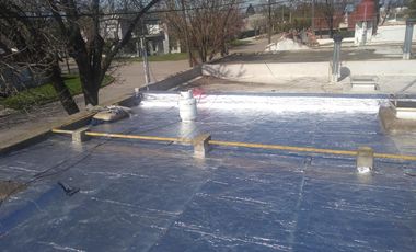 CIUDAD DE   CORRAL DE BUSTOS PCIA DE CORDOBA. DUEÑO VENDE CASA DE TRES 3 AMBIENTES AMPLIOS ENTRADA DE COCHE. SOBRE LOTE DE 11X18 METROS EN ZONA RESIDE