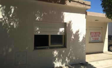 CIUDAD DE   CORRAL DE BUSTOS PCIA DE CORDOBA. DUEÑO VENDE CASA DE TRES 3 AMBIENTES AMPLIOS ENTRADA DE COCHE. SOBRE LOTE DE 11X18 METROS EN ZONA RESIDE