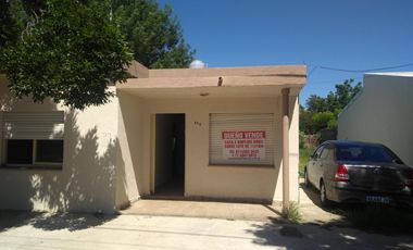 CIUDAD DE   CORRAL DE BUSTOS PCIA DE CORDOBA. DUEÑO VENDE CASA DE TRES 3 AMBIENTES AMPLIOS ENTRADA DE COCHE. SOBRE LOTE DE 11X18 METROS EN ZONA RESIDE