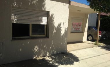 CIUDAD DE   CORRAL DE BUSTOS PCIA DE CORDOBA. DUEÑO VENDE CASA DE TRES 3 AMBIENTES AMPLIOS ENTRADA DE COCHE. SOBRE LOTE DE 11X18 METROS EN ZONA RESIDE