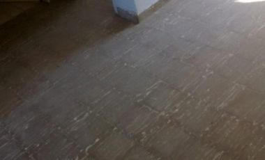 CIUDAD DE   CORRAL DE BUSTOS PCIA DE CORDOBA. DUEÑO VENDE CASA DE TRES 3 AMBIENTES AMPLIOS ENTRADA DE COCHE. SOBRE LOTE DE 11X18 METROS EN ZONA RESIDE