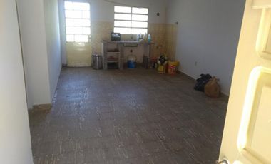 CIUDAD DE   CORRAL DE BUSTOS PCIA DE CORDOBA. DUEÑO VENDE CASA DE TRES 3 AMBIENTES AMPLIOS ENTRADA DE COCHE. SOBRE LOTE DE 11X18 METROS EN ZONA RESIDE