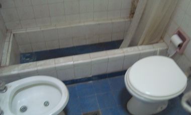 BURZACO:BARRIO CORIMAYO: AMPLIA CASA 2 DORMIT.+COCHERA+LOCAL+FDO C/QUINCHO.