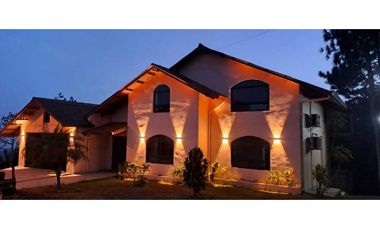 CASA ALTOS DE CERRO AZUL CON VISTA PANORAMICA PANAM