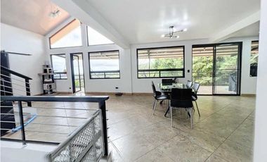 CASA ALTOS DE CERRO AZUL CON VISTA PANORAMICA PANAM