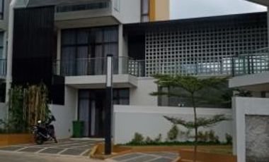 villa & KOLAMRENANG PRIBADI di cileunyi bandung