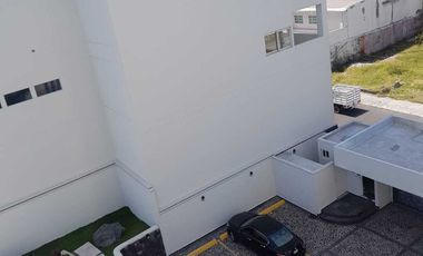 Depa amueblado super amplio en torre Esmeralda con vista al mar