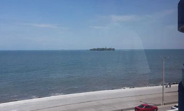 Depa amueblado super amplio en torre Esmeralda con vista al mar