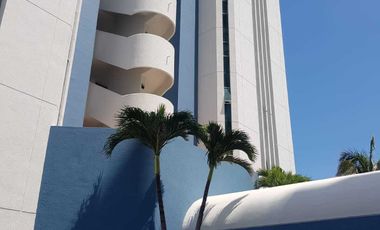 Depa amueblado super amplio en torre Esmeralda con vista al mar