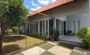 DIJUAL RUMAH ASRI dgn TAMAN at Jl CILANDAK BAWAH, FATMAWATI, JAKSEL