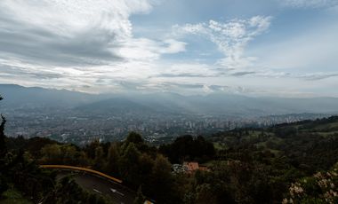 VENTA DE CASA CAMPESTRE VA  LAS PALMAS CON VISTA, ENVIGADO