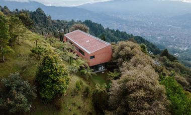 VENTA DE CASA CAMPESTRE VA  LAS PALMAS CON VISTA, ENVIGADO