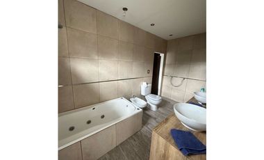 VENTA CASA MODERNA ACANTILADOS