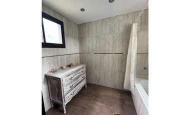 VENTA CASA MODERNA ACANTILADOS