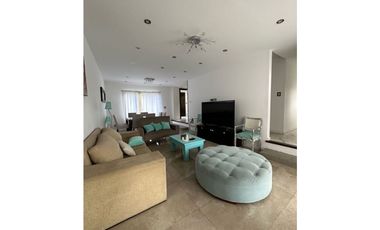 VENTA CASA MODERNA ACANTILADOS